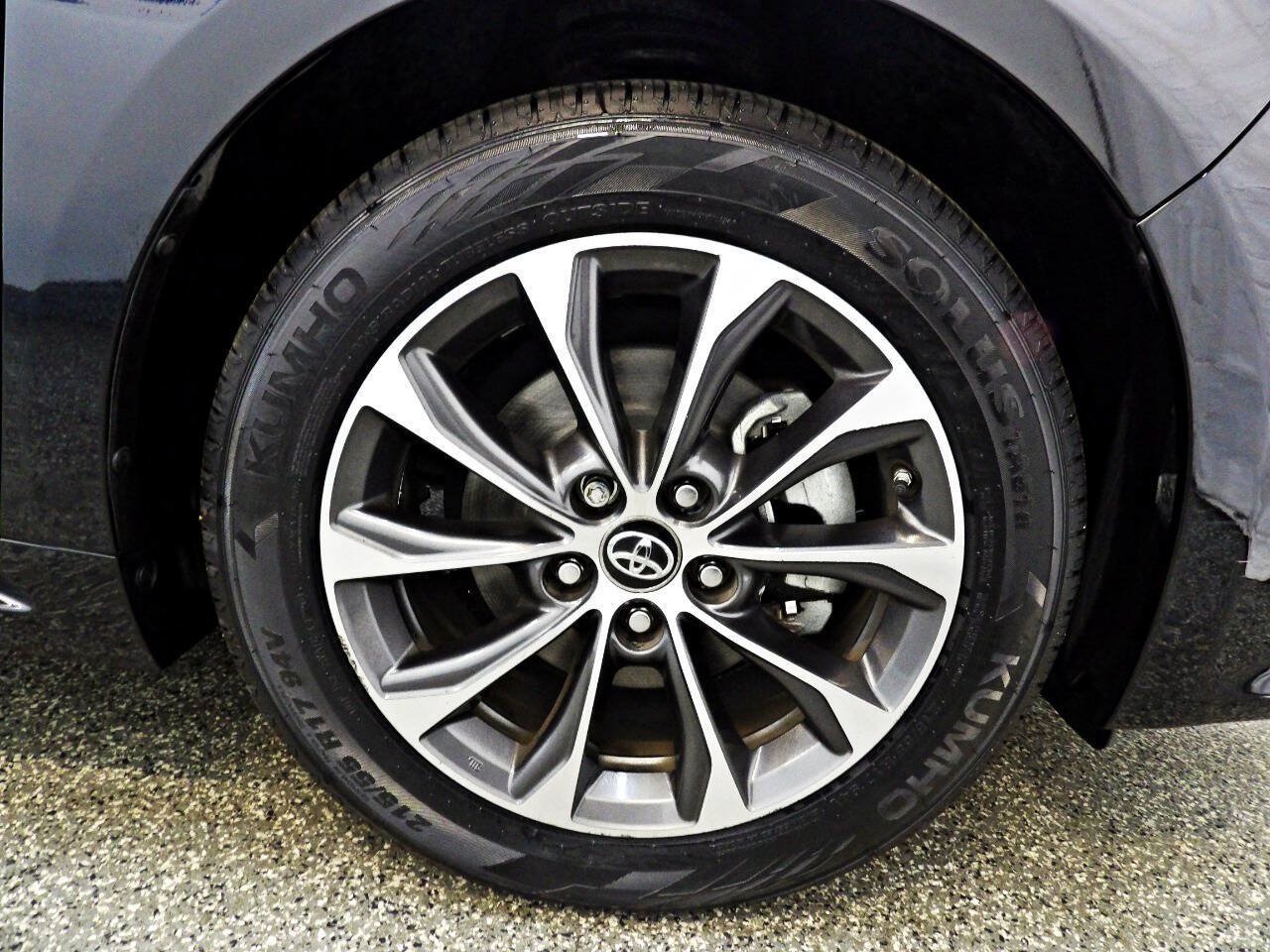 Used 2016 Toyota Avalon XLE Premium FWD image 22