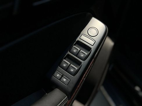 Used 2017 GMC Yukon SLE w/ SLE Value Package image 40