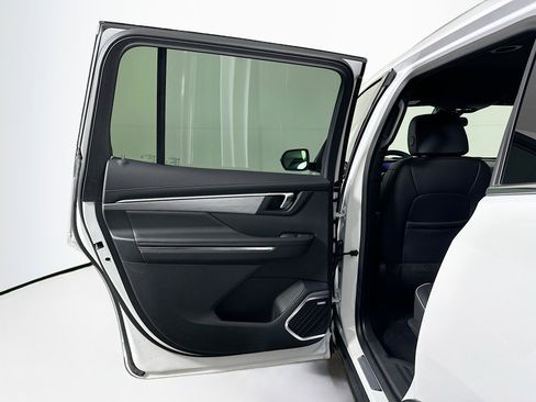 Used 2025 Buick Enclave Preferred image 26