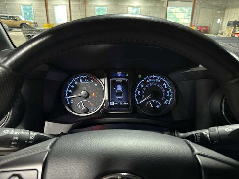 Used 2023 Toyota Tacoma TRD Sport AWD/4WD image 34