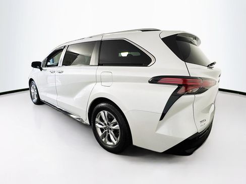 Used 2022 Toyota Sienna Limited AWD/4WD image 21