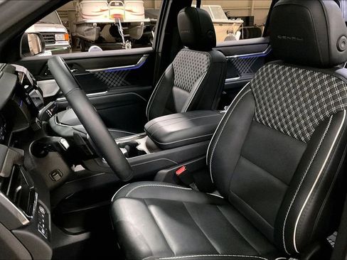 Used 2024 GMC Acadia Denali w/ Super Cruise Package image 24