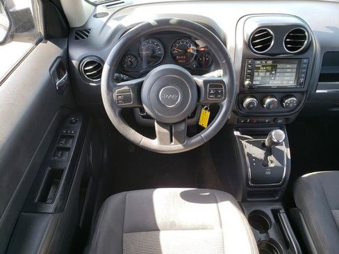 Used 2015 Jeep Patriot Latitude AWD/4WD image 16