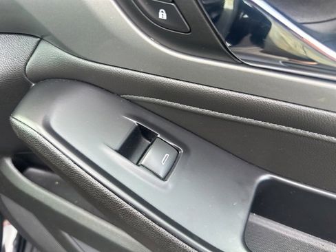 Used 2023 Chevrolet Traverse LT image 20