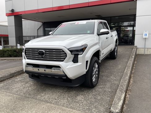 Certified 2025 Toyota Tacoma Limited AWD/4WD image 3