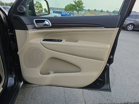 Used 2018 Jeep Grand Cherokee Limited AWD/4WD image 31