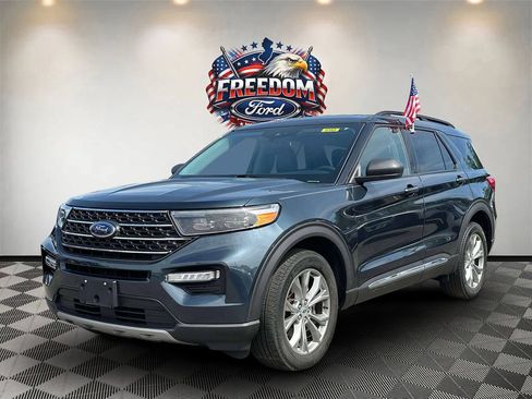 Used 2023 Ford Explorer XLT w/ Equipment Group 202A AWD/4WD image 2