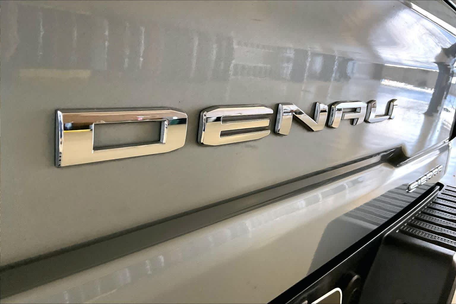 Used 2024 GMC Sierra 2500 Denali w/ Denali Reserve Package AWD/4WD image 9