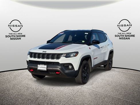 Used 2024 Jeep Compass Trailhawk AWD/4WD image 4