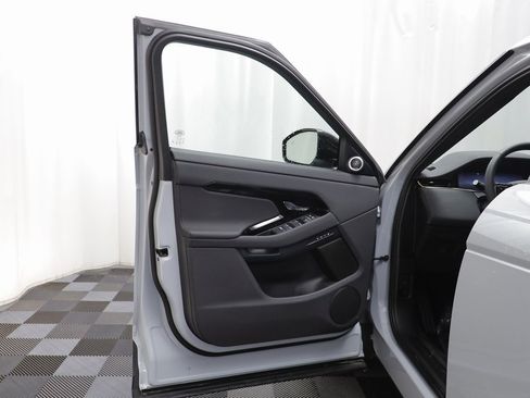 Used 2026 Land Rover Range Rover Evoque S image 4