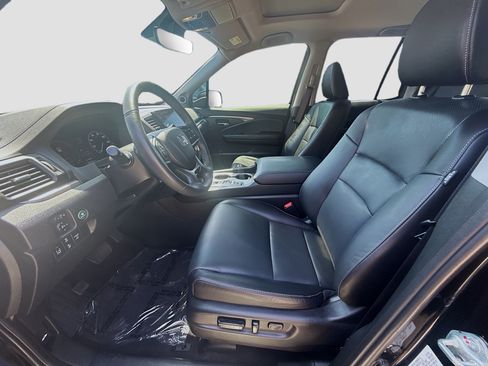 Certified 2025 Honda Ridgeline RTL image 18
