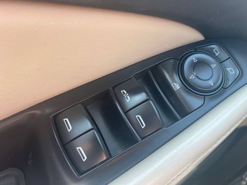 Used 2018 Buick Enclave Essence AWD/4WD image 19
