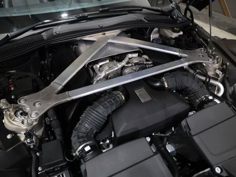 Used 2022 Aston Martin V8 Vantage Roadster image 25