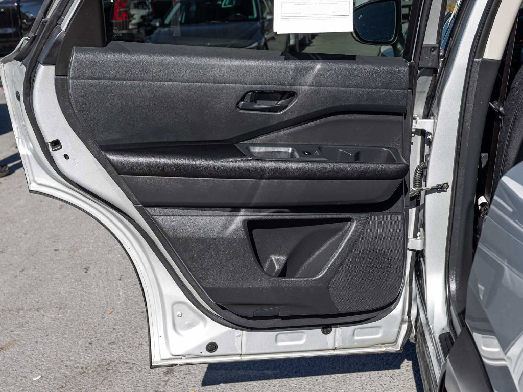 Used 2023 Nissan Pathfinder SV AWD/4WD image 13