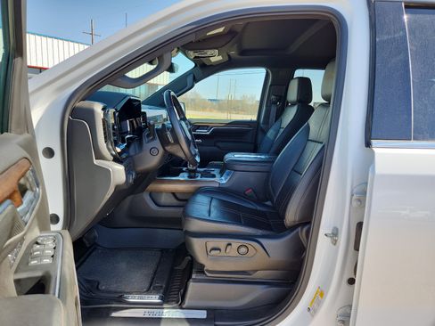 Used 2022 Chevrolet Silverado 1500 High Country w/ Technology Package image 9