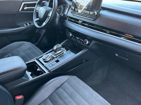 Used 2024 Mitsubishi Outlander SE image 18