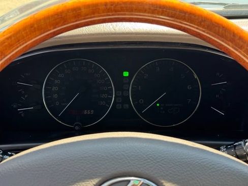 Used 2005 Lexus LX 470 4WD image 32