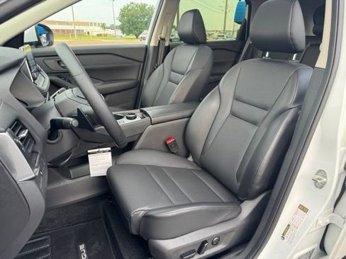 Used 2025 Nissan Rogue SV w/ SV Premium Package AWD/4WD image 21