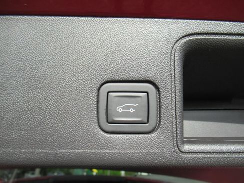 Used 2024 GMC Terrain Denali w/ Denali Premium Package AWD/4WD image 33
