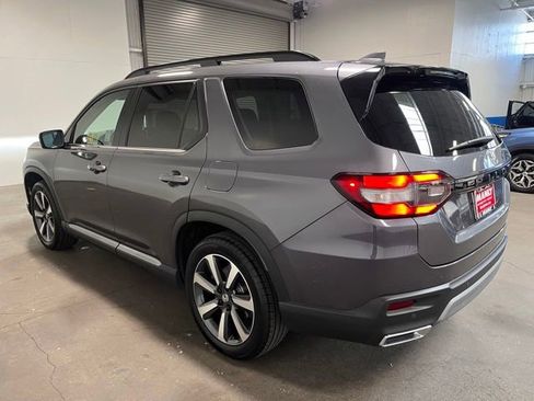 Used 2025 Honda Pilot Touring image 5