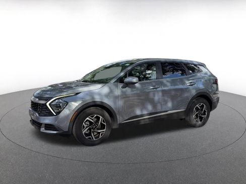 Used 2025 Kia Sportage LX image 8