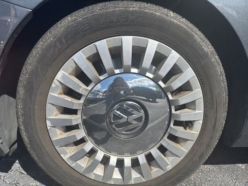 Used 2013 Volkswagen Beetle 2.5 image 4