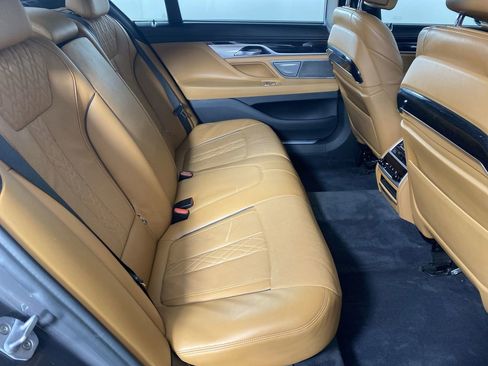Used 2019 BMW 740i xDrive w/ Executive Package image 29