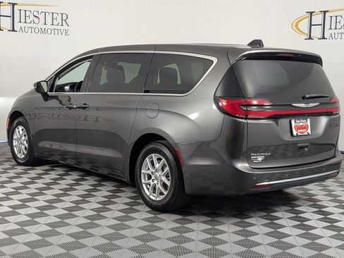 Used 2023 Chrysler Pacifica Touring-L image 5