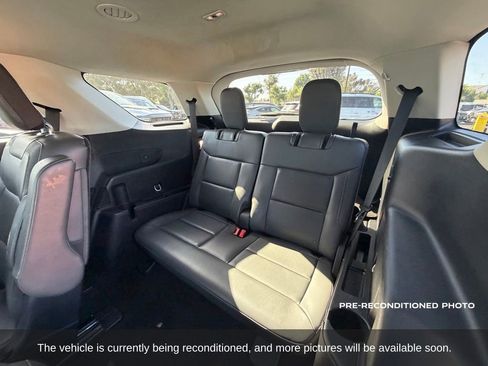 Used 2025 Ford Explorer Active w/ Active Comfort Package RWD image 13