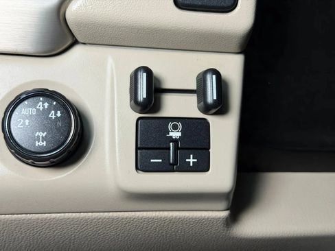Used 2015 GMC Yukon Denali w/ Premium Package AWD/4WD image 34