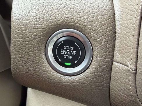 Used 2024 GMC Yukon XL Denali AWD/4WD image 23