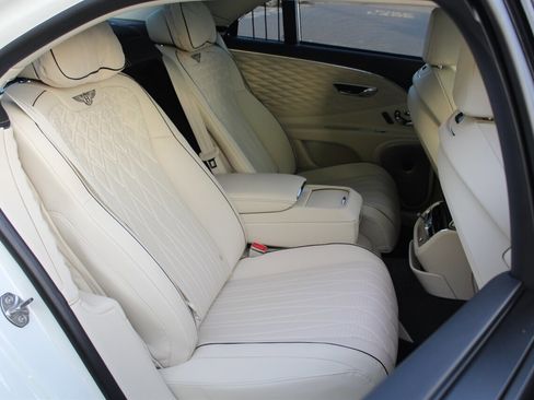 Used 2021 Bentley Flying Spur W12 image 34