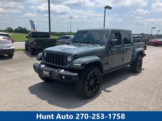 Used 2025 Jeep Gladiator Sport AWD/4WD video 1