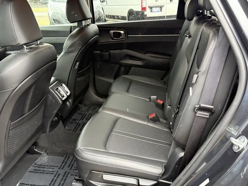 Used 2024 Kia Sorento S image 16