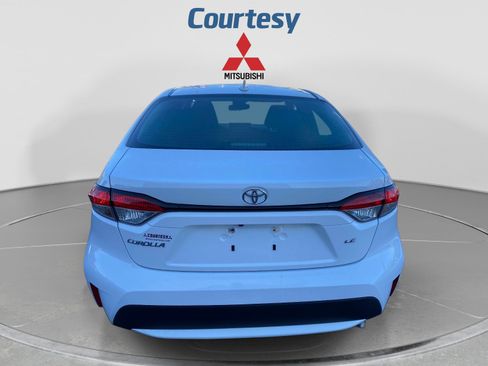 Used 2021 Toyota Corolla LE FWD image 4