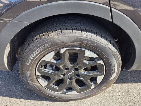 Used 2025 Kia Sorento S AWD/4WD image 9