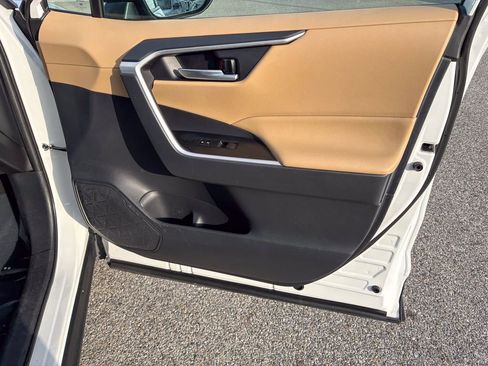 Used 2019 Toyota RAV4 XLE image 38