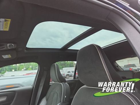 Used 2022 Volvo XC40 T5 R-Design w/ Advanced Package AWD/4WD image 13