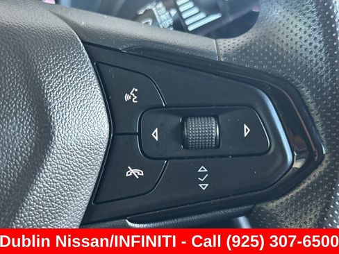 Used 2023 Chevrolet Bolt EUV LT FWD image 37