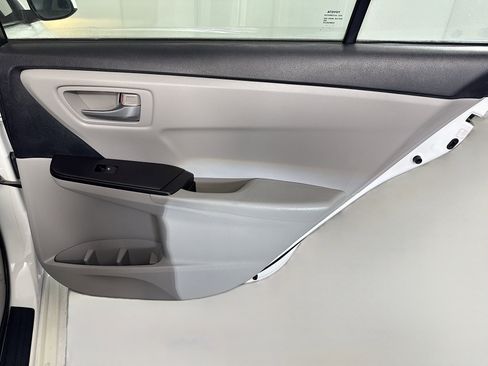 Used 2016 Toyota Camry LE image 27