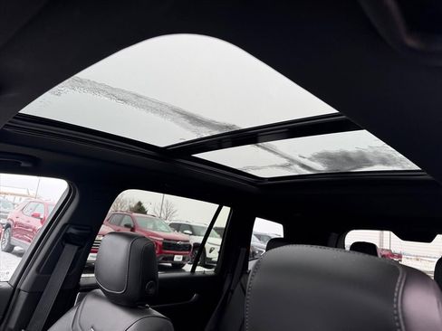 Used 2024 Cadillac XT6 Premium Luxury w/ Technology Package image 4