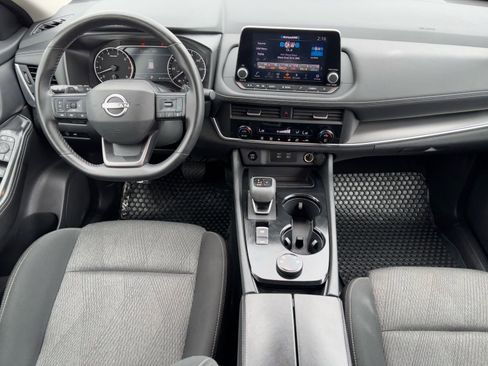 Used 2025 Nissan Rogue SV image 12