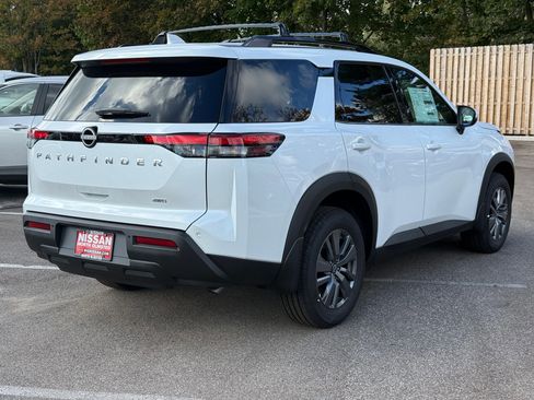 New 2025 Nissan Pathfinder SV image 2