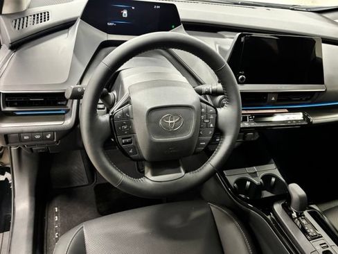 Certified 2025 Toyota Prius FWD image 15