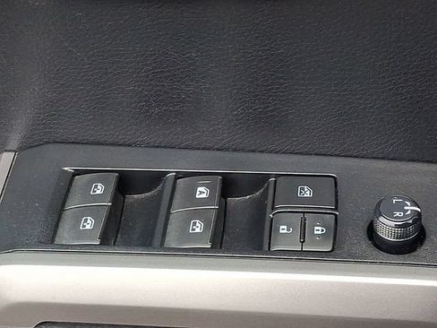 Used 2019 Toyota Tacoma SR5 AWD/4WD image 20