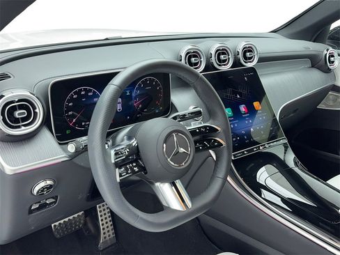 Used 2025 Mercedes-Benz GLC 300 4MATIC image 14