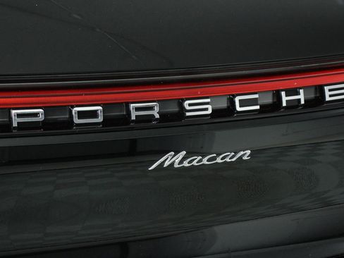 New 2026 Porsche Macan image 22