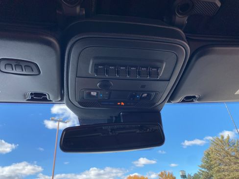 Used 2023 Ford Bronco Wildtrak image 12