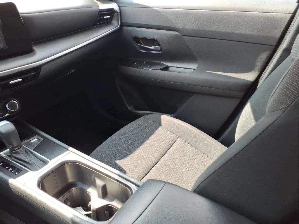 Used 2025 Nissan Kicks S FWD image 11
