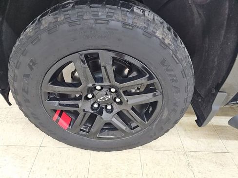 Used 2023 Chevrolet Silverado 1500 RST w/ Redline Edition AWD/4WD image 23